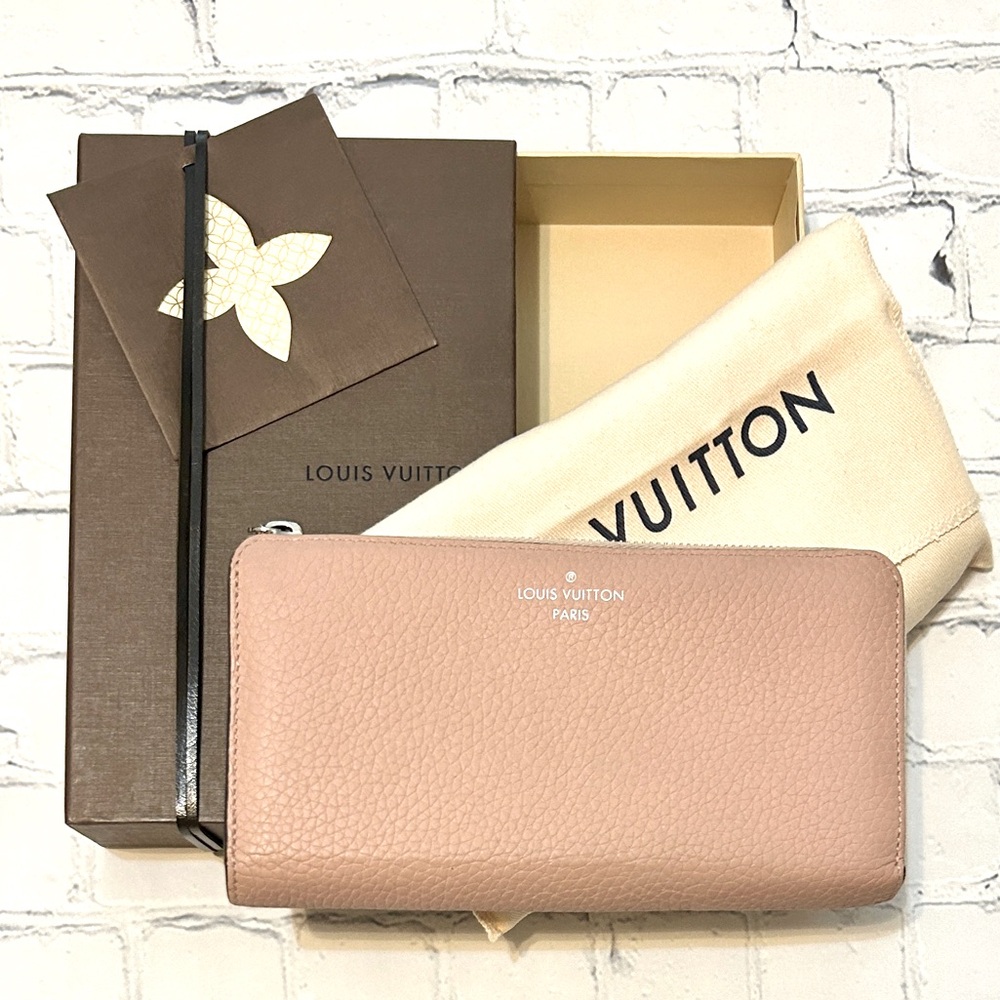 Louis Vuitton Comete Zip Wallet - Full Set. Gorgeous Light Pink W/ Taupe Inside.